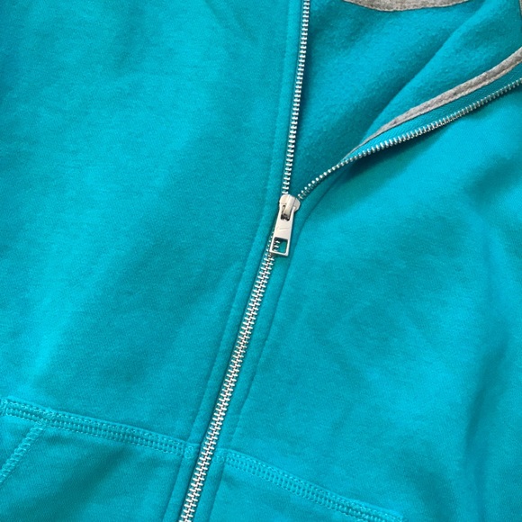 Zip up - Picture 2 of 3